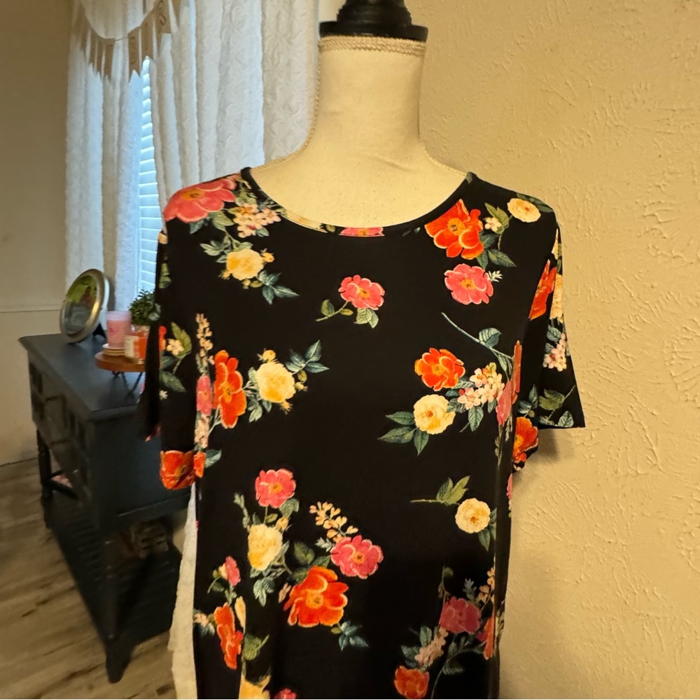 Old Navy LUXE short sleeve black floral tee Women’s Size Large - Picture 3 of 3